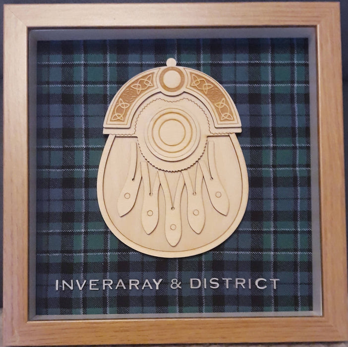 25x25CM Picture with the Ancient MacCallum Tartan & a large sporran cut-out with Inveraray & District Pipe Band writing.